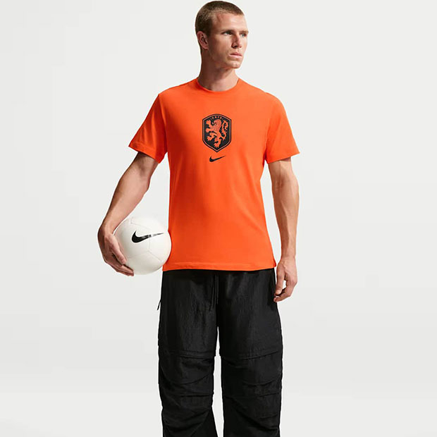 オランダ代表 クレスト半袖Tシャツ セーフティオレンジ | ゲキサカFCストア