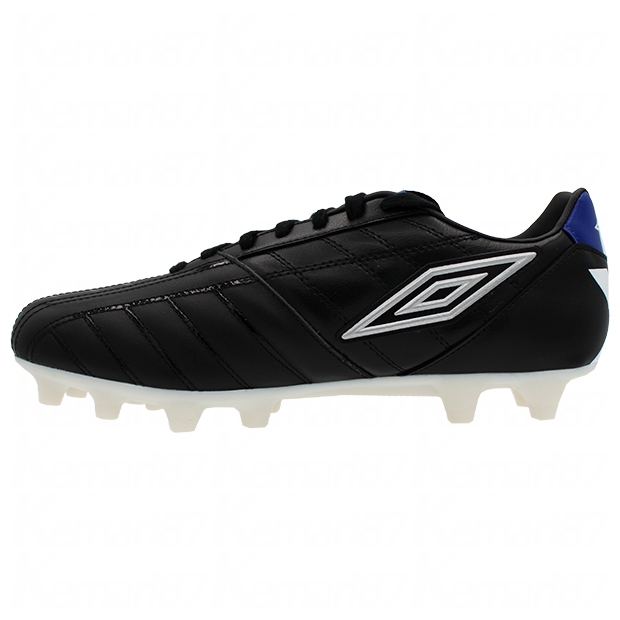 Umbro サッカーシューズ ホワイト/ブラック Umbro サッカーシューズ ホワイト/ブラック - メルカリ